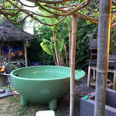 Rumah Indo Garden Bed & Breakfast *