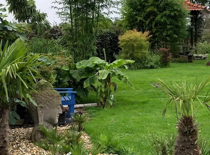 Rumah Indo Garden 住宿加早餐酒店 Wilp