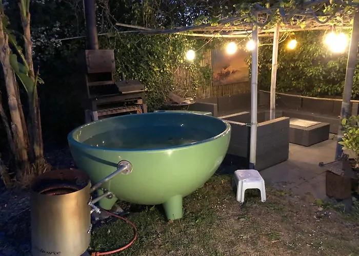 Rumah Indo Garden Bed & Breakfast